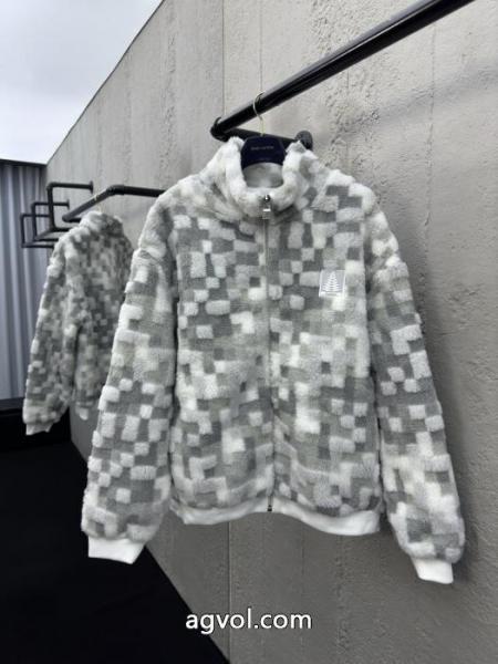 偽物 ブランド ショップ新作限定 かっこいい 人気セール定番ルイ ヴィトンコート 1