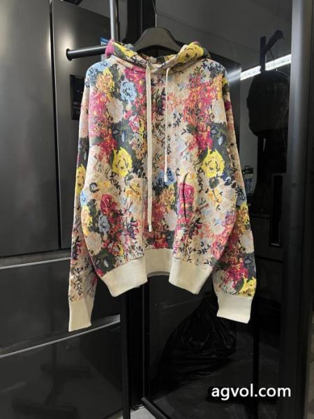 新作入荷正規品 返品可能送料込 オシャレ上級者にブランド 偽物 激安 通販パーカーLOUIS VUITTON 1
