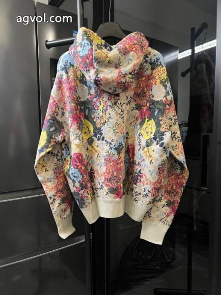 新作入荷正規品 返品可能送料込 オシャレ上級者にブランド 偽物 激安 通販パーカーLOUIS VUITTON 2