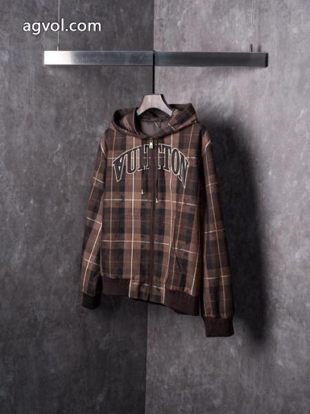 激安 通販 専門店人気沸騰中 人気セール250%新品 目を惹く新作コートLOUIS VUITTON 1