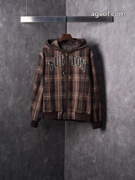 激安 通販 専門店人気沸騰中 人気セール250%新品 目を惹く新作コートLOUIS VUITTON 2