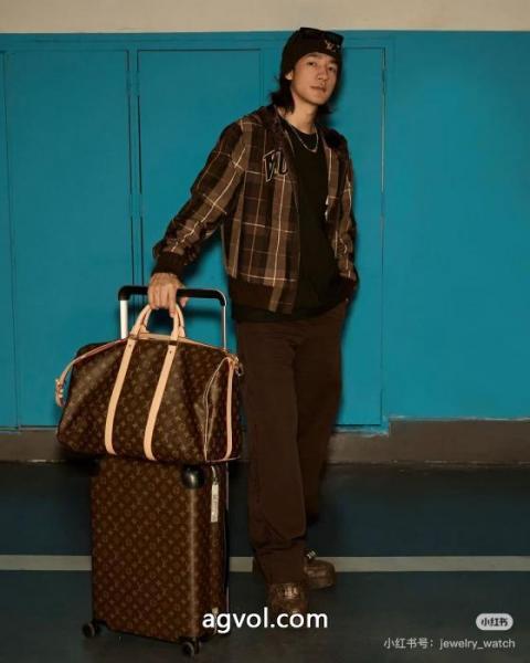 激安 通販 専門店人気沸騰中 人気セール250%新品 目を惹く新作コートLOUIS VUITTON 4