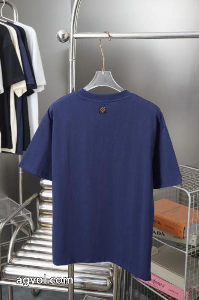 大胆なスリット上品 評価の高い 雑誌掲載アイテム LOUIS VUITTON半袖Tシャツスーパー コピー メンズ 2