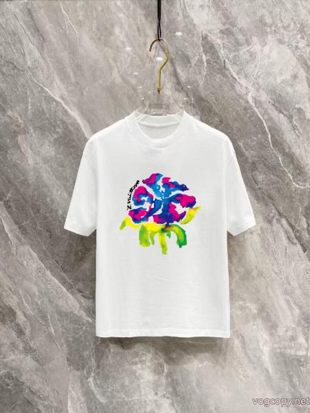 ブランド コピー 安心2025新品入荷 男女兼用 カジュアルもある絶妙な雰囲気LOUIS VUITTONTシャツ 0