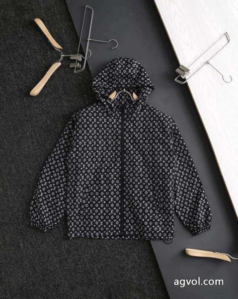 スーパーコピー2026冬の涼しい人気新作 軽快に着こなせる 日本限定素材コートLOUIS VUITTON 4
