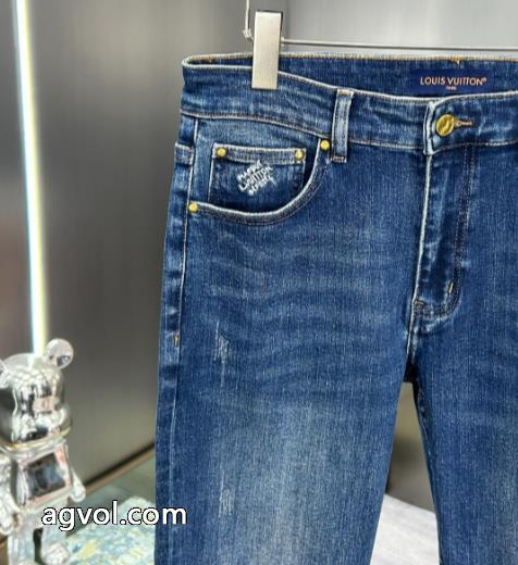 LOUIS VUITTON優等品 冬らしい爽やかさ 秋冬で人気の限定新作ブランド 激安ジーンズ.. 4