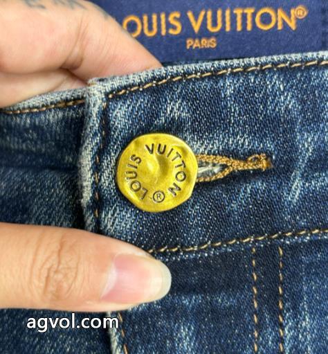 LOUIS VUITTON優等品 冬らしい爽やかさ 秋冬で人気の限定新作ブランド 激安ジーンズ.. 1