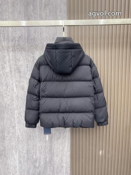 ホリデー限定 無機質さが魅力 芸能人愛用LOUIS VUITTONコピー 品 販売ダウンジャケット 1