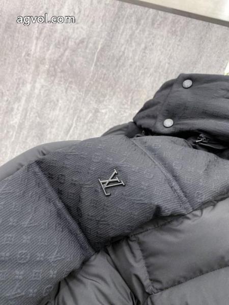 ホリデー限定 無機質さが魅力 芸能人愛用LOUIS VUITTONコピー 品 販売ダウンジャケット 3