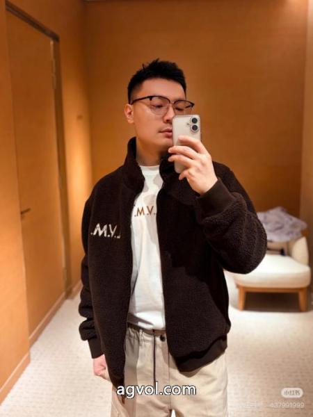 コートLOUIS VUITTONロゴが素敵 デザイン性の高い 品質保証豊富なコピー 商品 販売 1