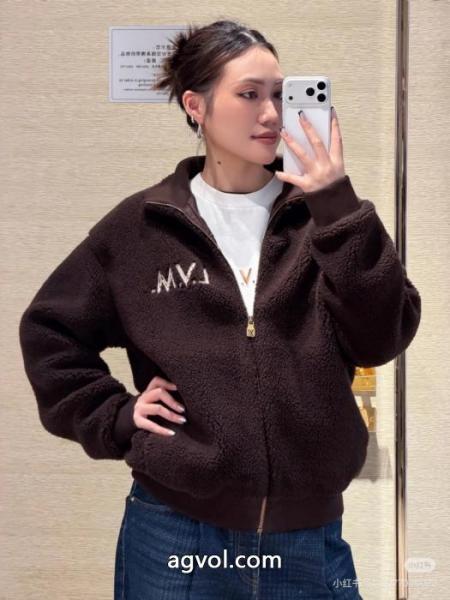 コートLOUIS VUITTONロゴが素敵 デザイン性の高い 品質保証豊富なコピー 商品 販売 2