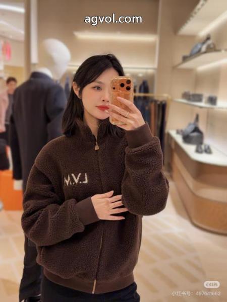 コートLOUIS VUITTONロゴが素敵 デザイン性の高い 品質保証豊富なコピー 商品 販売 3