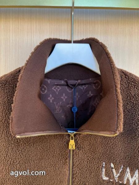 コートLOUIS VUITTONロゴが素敵 デザイン性の高い 品質保証豊富なコピー 商品 販売 5