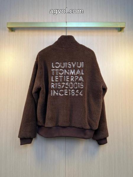 コートLOUIS VUITTONロゴが素敵 デザイン性の高い 品質保証豊富なコピー 商品 販売 6