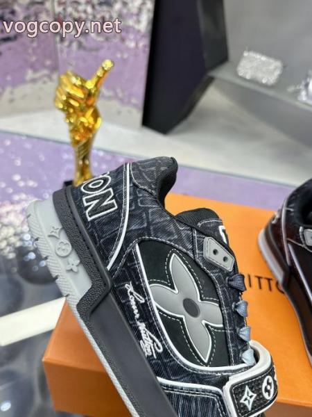 通販 ブランドLOUIS VUITTONスニーカー秋冬に役立つカジュアル 気になる2026年秋のファッション 新作限定華やかキュート.. 5 