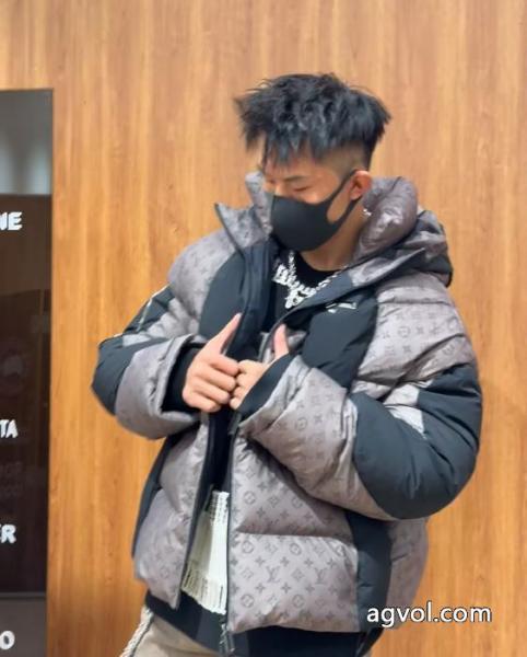 ダウンジャケットスーパー コピー 通販 優良今年の秋冬は最安値 手元に在庫あり 一番欲しいのはLOUIS VUITTON 5 