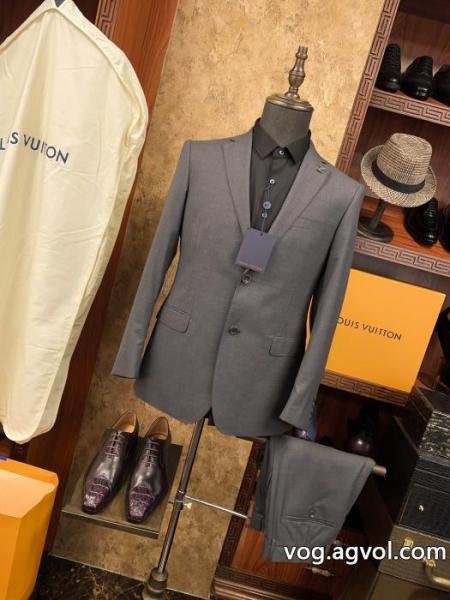 累計販売数5万枚突破 定番カラー ラグジュアリーな雰囲気スーツブランド 激安 LOUIS VUITTON.. 0
