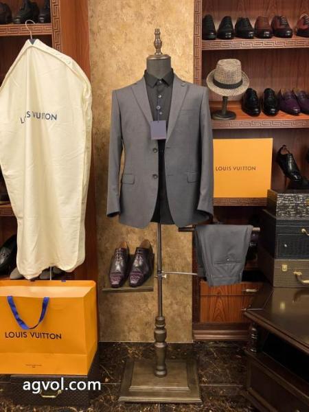 累計販売数5万枚突破 定番カラー ラグジュアリーな雰囲気スーツブランド 激安 LOUIS VUITTON.. 1