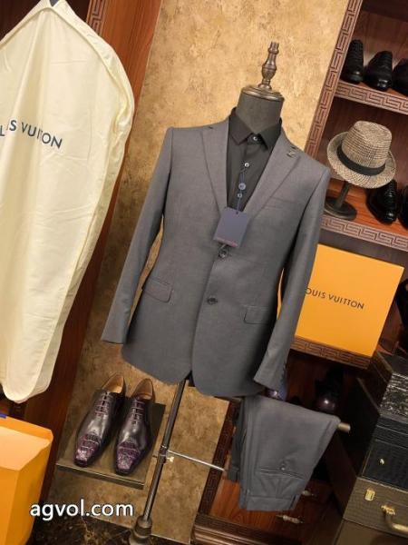 累計販売数5万枚突破 定番カラー ラグジュアリーな雰囲気スーツブランド 激安 LOUIS VUITTON.. 2