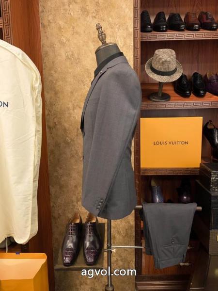 累計販売数5万枚突破 定番カラー ラグジュアリーな雰囲気スーツブランド 激安 LOUIS VUITTON.. 4