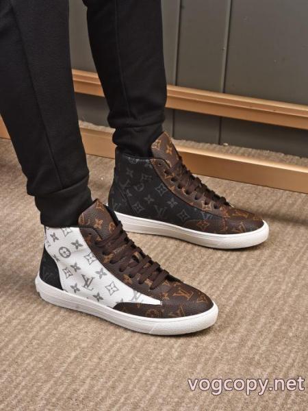 LOUIS VUITTONブランド 品 激安 通販スニーカーオーバーサイズ 根強い人気定番商品 輝く高級感満点 3