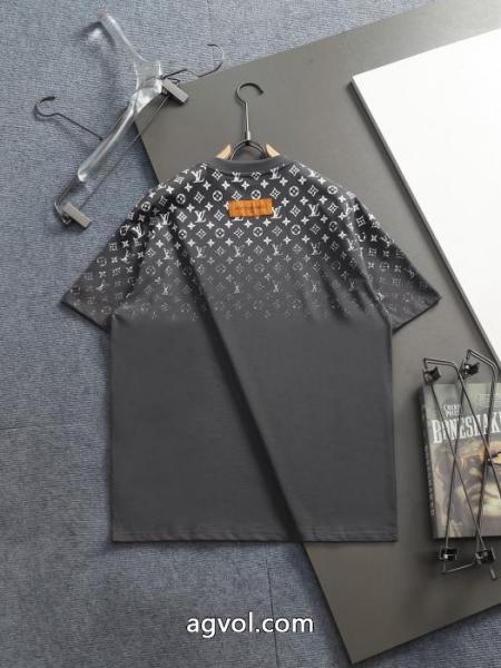 スーパー コピー メンズLOUIS VUITTON大人の上質感 海外セレブ定番愛用 今年新作登場Tシャツ 1