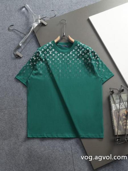 スーパー コピー メンズLOUIS VUITTON大人の上質感 海外セレブ定番愛用 今年新作登場Tシャツ 0