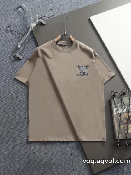 超大特価 2026年の秋冬に着たい 高級感の漂う逸品LOUIS VUITTONTシャツコピー ブランド 0 
