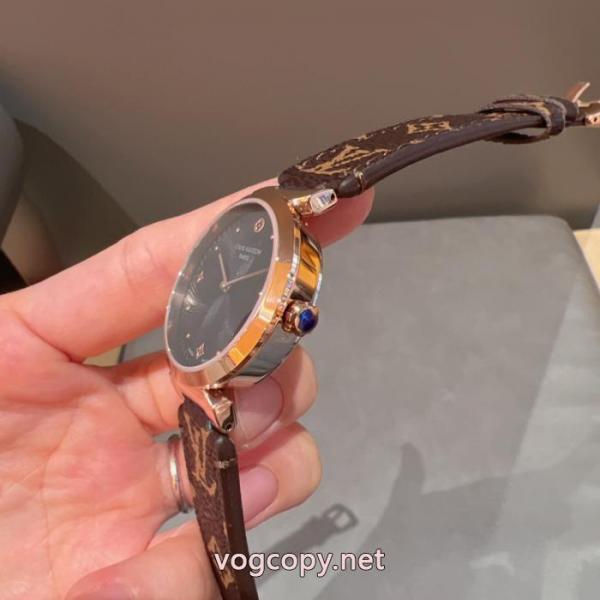 LOUIS VUITTON絶対欲しい 全国無料人気 男女兼用らしいシルエット 時計スーパー コピー.. 2