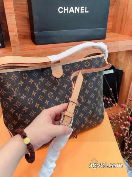 バッグブランド コピー 通販ゆったりふんわり着心地 超目玉新作 2026年秋冬LOUIS VUITTON 5 
