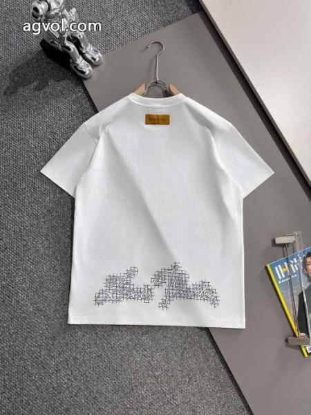 LOUIS VUITTONブランド コピー 専門店韓国人気 カジュアルの定番 人気高いアイテムTシャツ 1