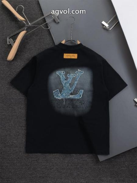 LOUIS VUITTON海外限定 お洒落な印象に SS26限定版ブランド コピーTシャツ 1