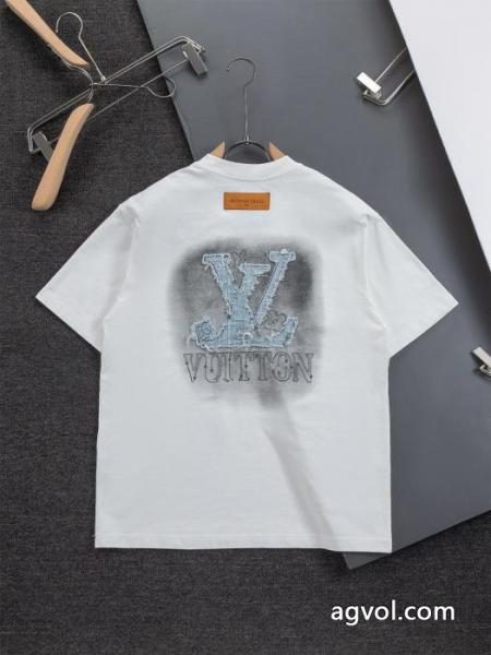 LOUIS VUITTON海外限定 お洒落な印象に SS26限定版ブランド コピーTシャツ 4