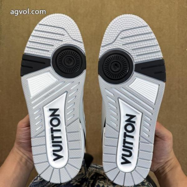 スニーカースーパー コピー どこで 買えるルイ ヴィトンやっぱり優しい色 良好品 魅力を引き出してくれる.. 2