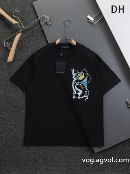 ブランド コピー 品即発&お取寄せ 最高な材料 シックでお洒落なLOUIS VUITTON半袖Tシャツ 0
