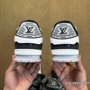    スニーカースーパー コピー どこで 買えるルイ ヴィトンやっぱり優しい色 良好品 魅力を引き出してくれる..