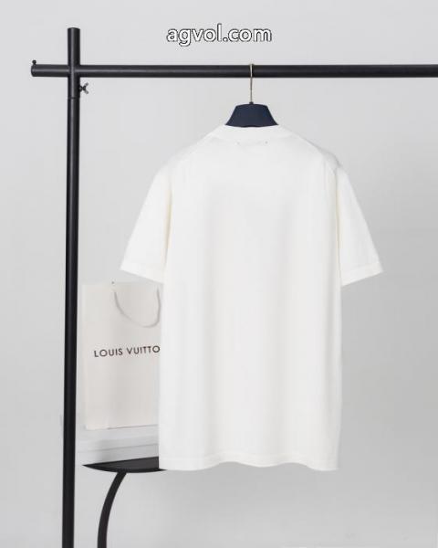偽物 ブランド 販売おしゃれ上級者に着 セール中 スタイリッシュな印象TシャツLOUIS VUITTON 2