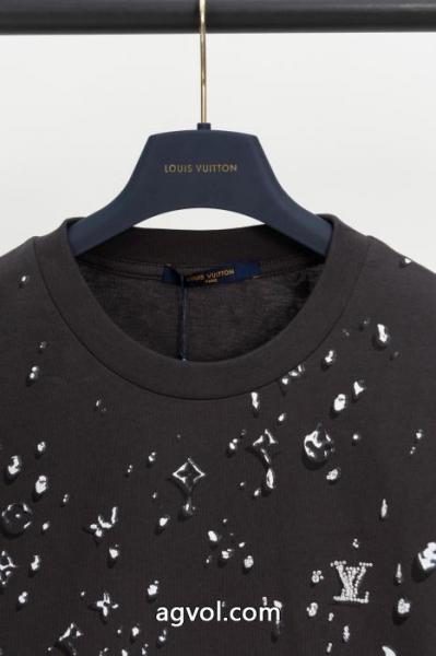 ブランド コピー 販売 店LOUIS VUITTON通勤通学 個性的なデザイン 独特の存在感Tシャツ 1