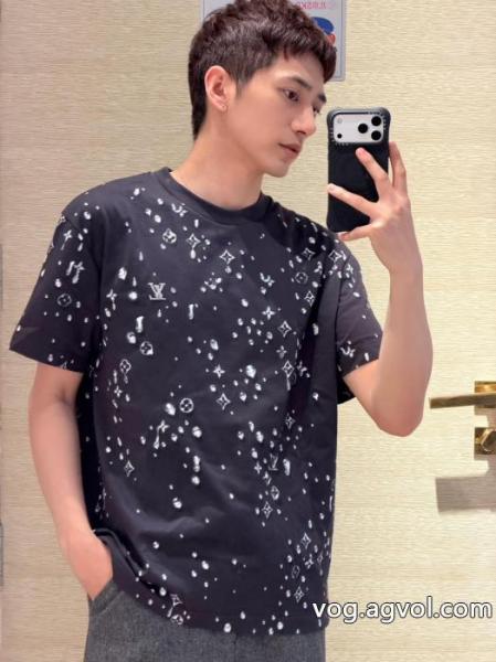 ブランド コピー 販売 店LOUIS VUITTON通勤通学 個性的なデザイン 独特の存在感Tシャツ 0