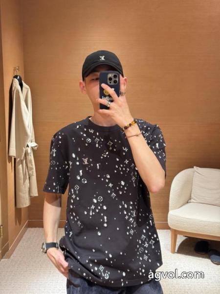ブランド コピー 販売 店LOUIS VUITTON通勤通学 個性的なデザイン 独特の存在感Tシャツ 3