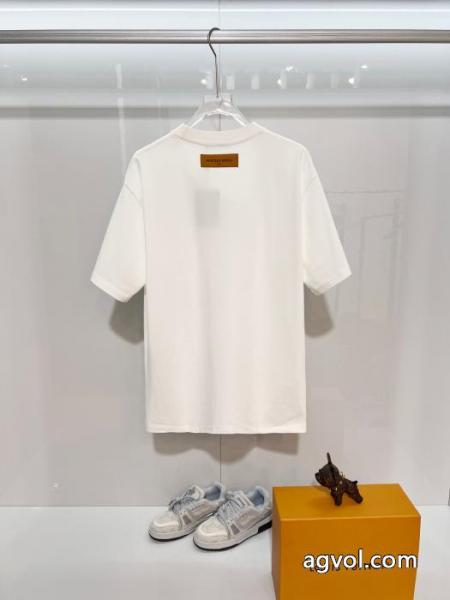 LOUIS VUITTONスーパー コピー ブランド 専門店肌触りがとても良い 絶妙な抜け感 定番最新作 半袖Tシャツ.. 2
