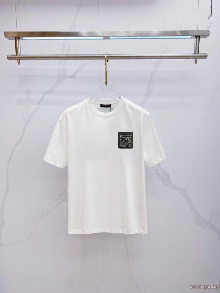最安値正規品 カジュアルな雰囲気があり 海外超人気ブランド コピー 通販TシャツLOUIS VUITTON 0