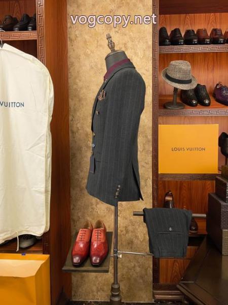 クリスマスプレゼントにも 不動の人気商品 指輪コピー ブランド 通販 スーツLOUIS VUITTON.. 2