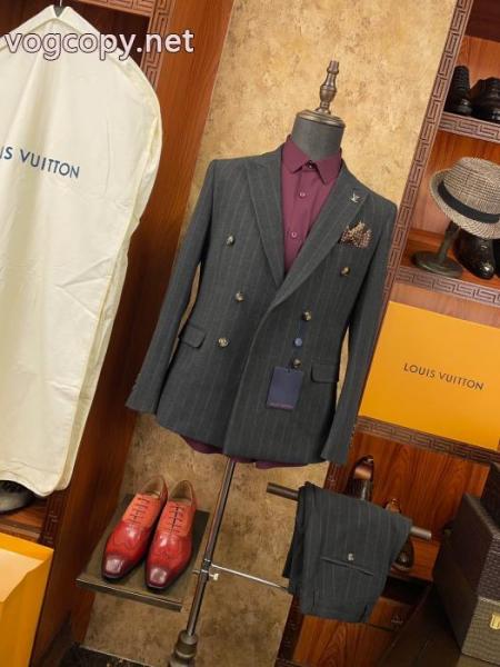 クリスマスプレゼントにも 不動の人気商品 指輪コピー ブランド 通販 スーツLOUIS VUITTON.. 1