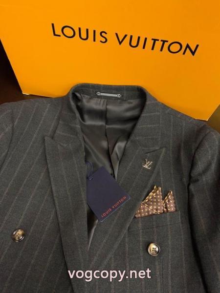 クリスマスプレゼントにも 不動の人気商品 指輪コピー ブランド 通販 スーツLOUIS VUITTON.. 4