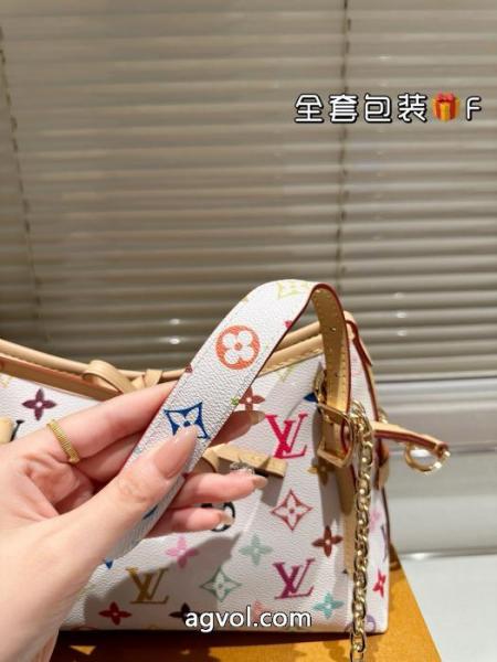 スーパー コピー 品バッグLOUIS VUITTON大人っぽい印象が素敵 入手困難 高級感の漂う逸品 1