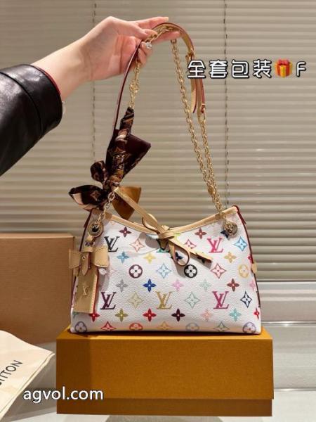 スーパー コピー 品バッグLOUIS VUITTON大人っぽい印象が素敵 入手困難 高級感の漂う逸品 2