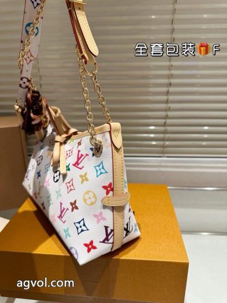 スーパー コピー 品バッグLOUIS VUITTON大人っぽい印象が素敵 入手困難 高級感の漂う逸品 5