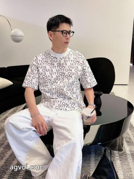 定番人気 新作限定 お買い得セールLOUIS VUITTON偽 ブランド サイト半袖Tシャツ 3
