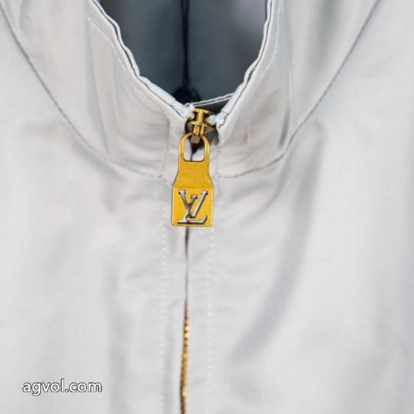 ブランド スーパー コピー 店舗安心と信頼のお取引 品薄お早めに 新着入荷ジャケットLOUIS VUITTON 2